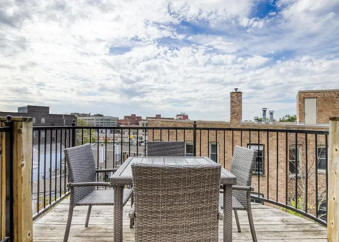 Lakeview 2br W Patio Wd Nr Wrigley Field Chi-458 Chicago